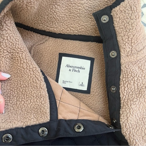 Abercrombie Two-Tone Pullover - Picture 3 of 4